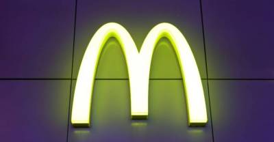 "Лучше на исповедь": В РПЦ отреагировали на иск верующей россиянки к McDonald's из-за чизбургера
