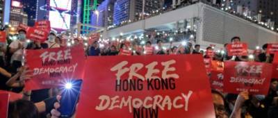 США предоставят временное убежище беженцам из Гонконга, которые выезжают из-за давления Китая