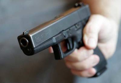 В Днепре 18-летний парень стрелял с балкона из пистолета