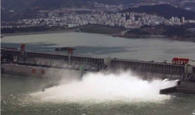 В Китае эвакуация из-за тайфунов, могут прорваться дамбы гигантских ГЭС