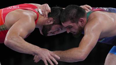 Борцы Садулаев и Рашидов вышли в 1/4 финала Олимпийских игр