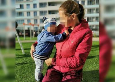 Неадекватная мать в Екатеринбурге выпала с балкона с ребенком на руках