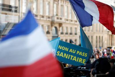 Во Франции приняли новые антиковидные меры