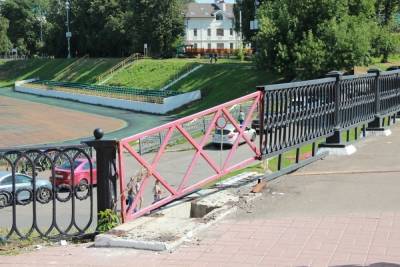 Мэрия Ярославля рассказала. почему в зоне ЮНЕСКО появился розовый забор