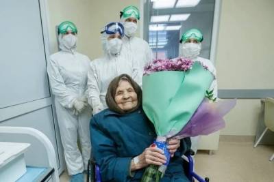 101-летняя жительница Иванова успешно вылечилась от коронавируса