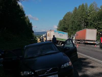 На трассе М-5 в Челябинской области водитель «газели» погиб, протаранив два атомобиля