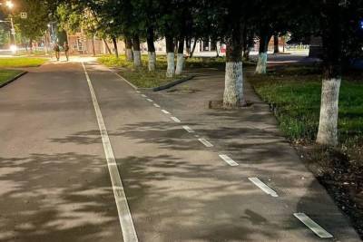 В Пскове на Рижском проспекте нанесли разметку велодорожки