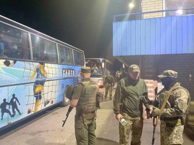 СБУ не пропустила автобусы «Нацкорпуса» на акцию протеста в Киев