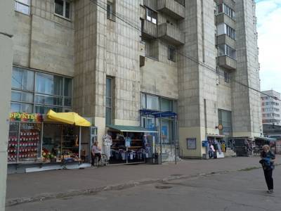 «Все согласовано»: василеостровские чиновники ответили на претензии жителей о засилье ларьков