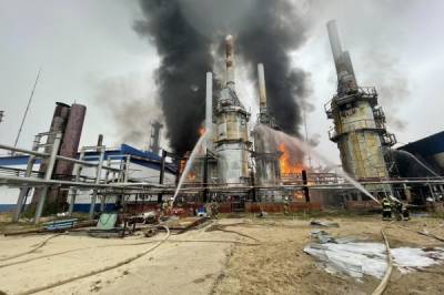 На тушение пожара на ямальском заводе "Газпрома" ушло больше суток