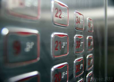 Дверные ручки и кнопки лифтов: свердловский Роспотребнадзор о том, где чаще всего встречается ковид