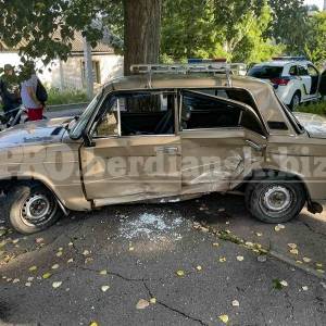 В Бердянске столкнулись два автомобиля: среди пострадавших ребенок. Фото