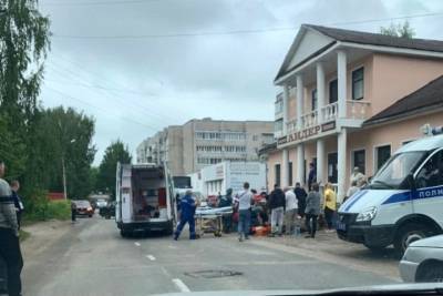 В Тверской области рухнуло крыльцо: пострадали люди