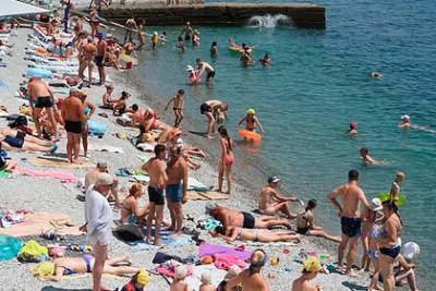 На всех пляжах Крыма вновь разрешили купаться