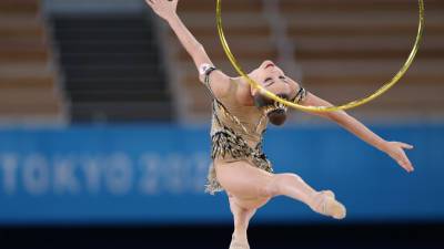 Дина Аверина - Арин Аверина - Сестры Аверины пробились в финал Олимпиады в художественной гимнастике - mir24.tv - Токио