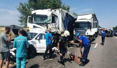В Ростовской области на трассе М-4 столкнулись девять автомобилей