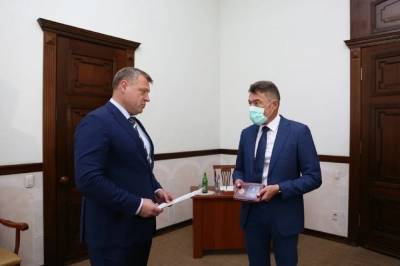 Губернатор Астраханской области провел встречу с главным онкологом Минздрава России