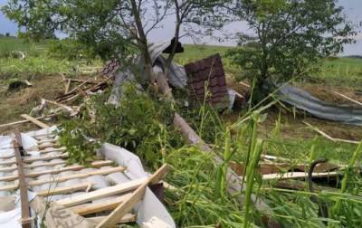 Непогода на Буковине: повалены деревья и подтоплены жилые дома
