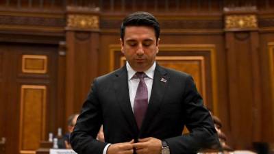 За «капитулянта» ответишь: в парламенте Армении заступились за Пашиняна