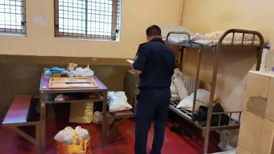 Следователи показали видео из камеры сбежавших заключенных