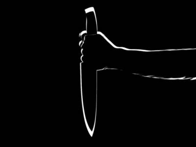 В Архангельске ревнивец сломал нож, пытаясь зарезать знакомого своей подруги