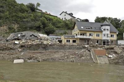Прокуратура Германии возбудила дело против главы пострадавшего от наводнения района