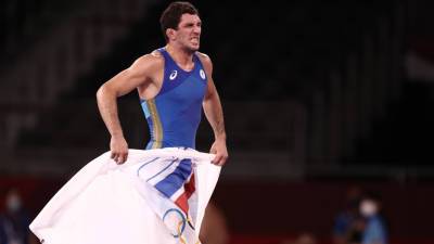 Борец Сидаков принес России 17-е золото на Олимпиаде в Токио