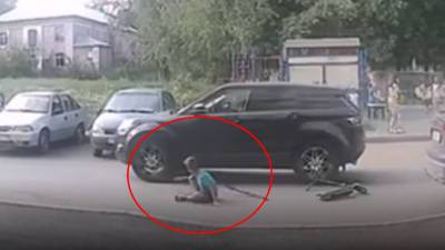 В Уфе 7-летнего мальчика на самокате сбила иномарка