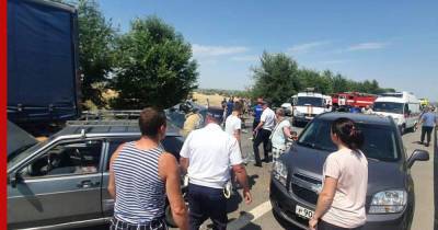 Девять автомобилей столкнулись в Ростовской области: видео