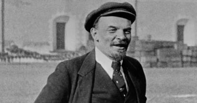 Жительница Донетчины купила четырехметровый памятник Ленину за более чем ₴300 тыс.