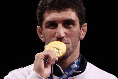 Борец вольного стиля Заурбек Сидаков завоевал золото Олимпиады