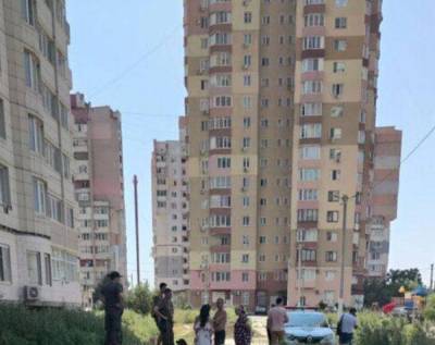 Назло соседям: под Одессой вандал разгромил лифт в многоэтажном доме, кадры