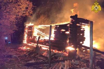 Городище в Смоленской области ночью проснулось от пожара