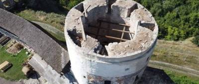 Ураган сорвал крышу на одной из башен Каменец-Подольской крепости