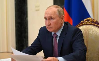 Путин поручил правительству при необходимости дополнительно поддержать граждан с низкими доходами
