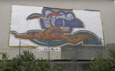 Мозаику с пловцом восстановили на здании нижегородского спортклуба