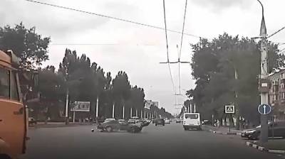 Момент смертельного ДТП с 21-летним мотоциклистом в Воронеже сняли на видео