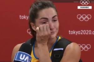 Украинская прыгунья расплакалась на Олимпиаде. ВИДЕО