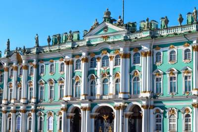 В Петербурге задержали двух экстремалов, забравшихся на крышу Эрмитажа