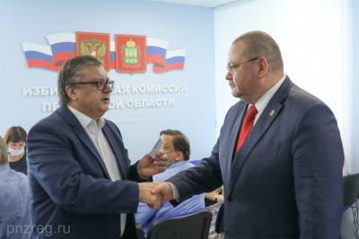 Олегу Мельниченко вручили удостоверение кандидата в губернаторы