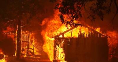 В Калифорнии лесные пожары уничтожили город