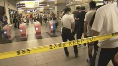 В Токио мужчина с ножом напал на пассажиров поезда, есть пострадавшие
