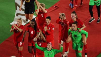 Женская сборная Канады по пенальти обыграла Швецию и завоевала золото Игр в Токио