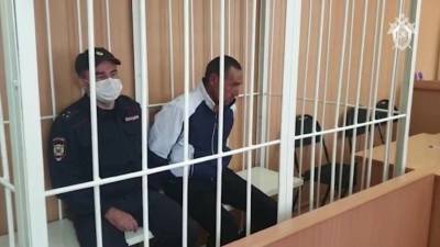 Суд арестовал подозреваемого в убийстве семьи в Хакасии