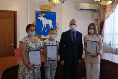 Мэр Йошкар-Олы поблагодарил трех подростков за спасение тонувших детей