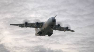 Британия планирует закупить системы сброса боевых машин с самолетов Airbus A400M
