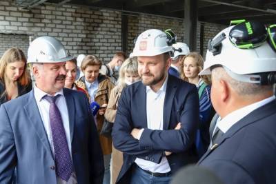 Помощник Путина проверил, как строится Новгородская техническая школа