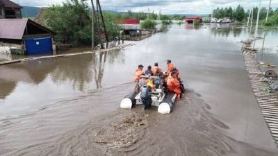 В Приамурье спасатели эвакуируют людей из-затопленных поселков
