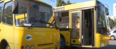 В Киеве загорелась маршрутка: пострадал водитель