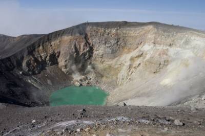 На вулкане Эбеко на Курилах зафиксирован очередной выброс пепла